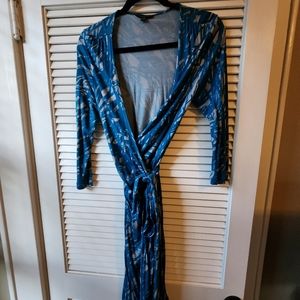 VGUC- Banana Republic 3/4 Sleeve Blue & Gray Wrap Dress in Small